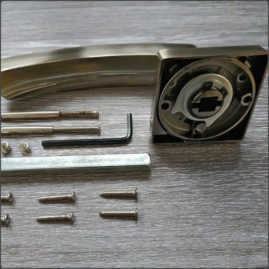 Ручка на розетці R 06.593